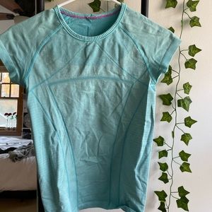 Blue ivivva short sleeve shirt